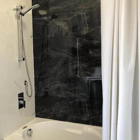 Garibaldi Apartment *
